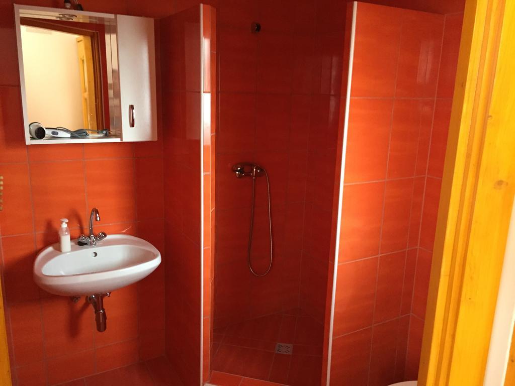 Aqua Thermal Soterapia Es Apartmanhaz Püspökladány Ruang foto
