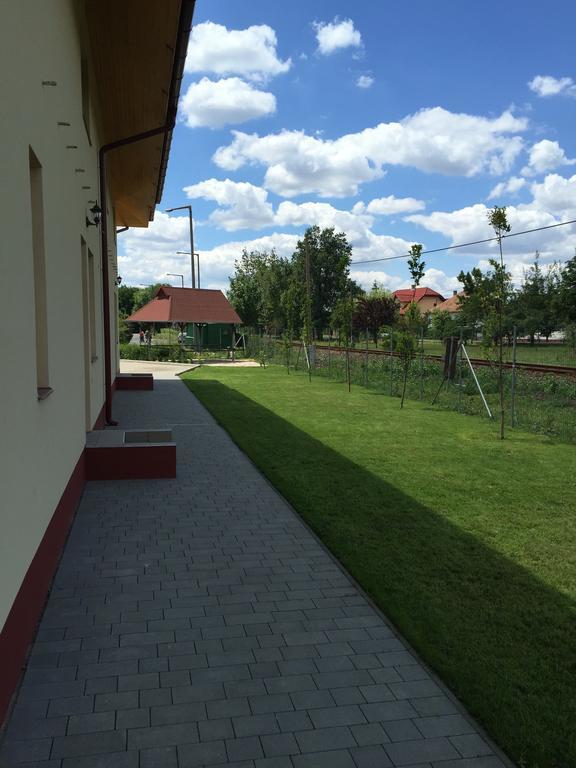 Aqua Thermal Soterapia Es Apartmanhaz Püspökladány Ruang foto