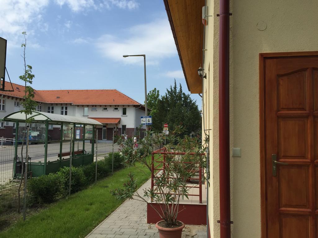 Aqua Thermal Soterapia Es Apartmanhaz Püspökladány Ruang foto