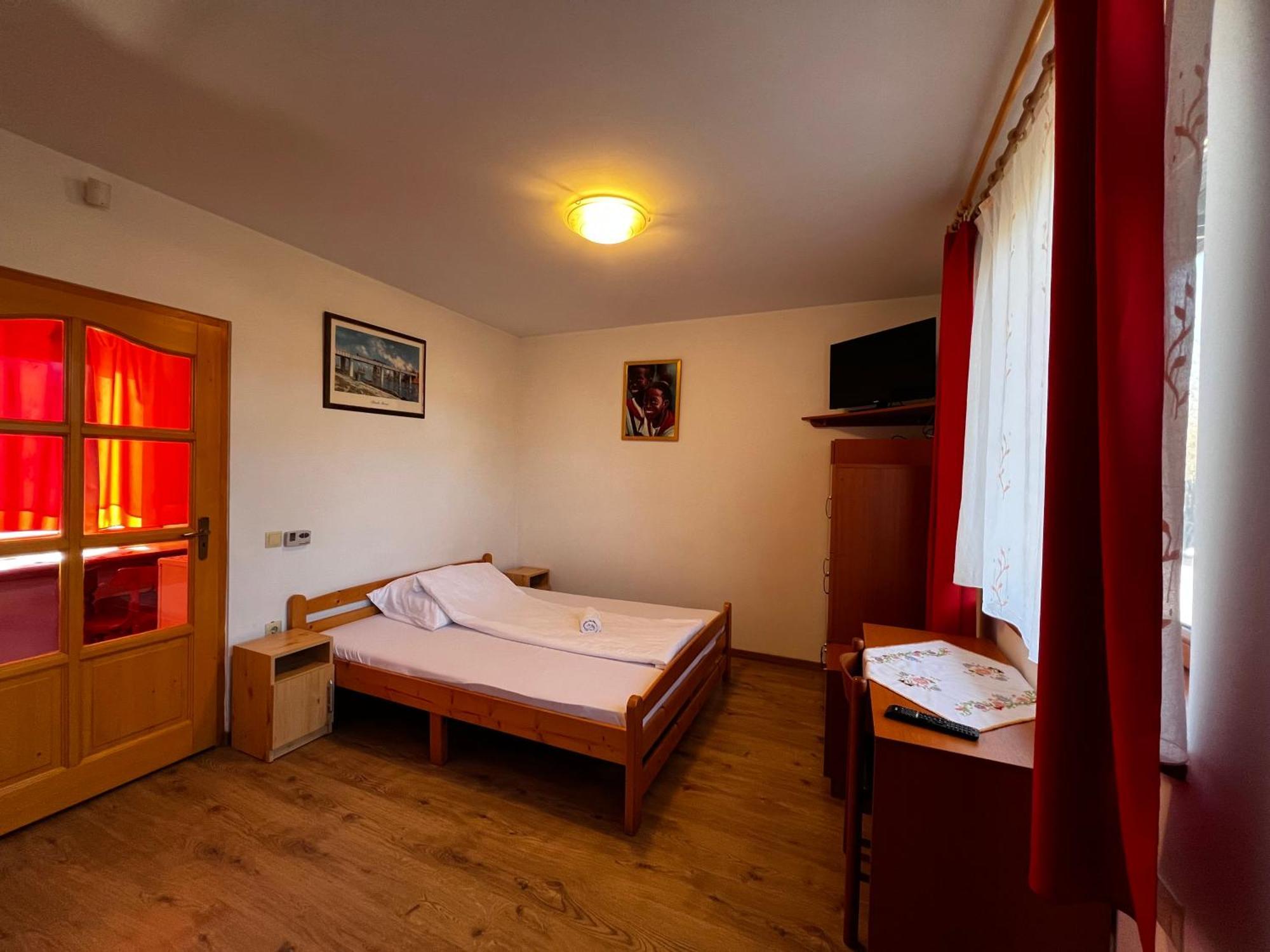 Aqua Thermal Soterapia Es Apartmanhaz Püspökladány Bagian luar foto