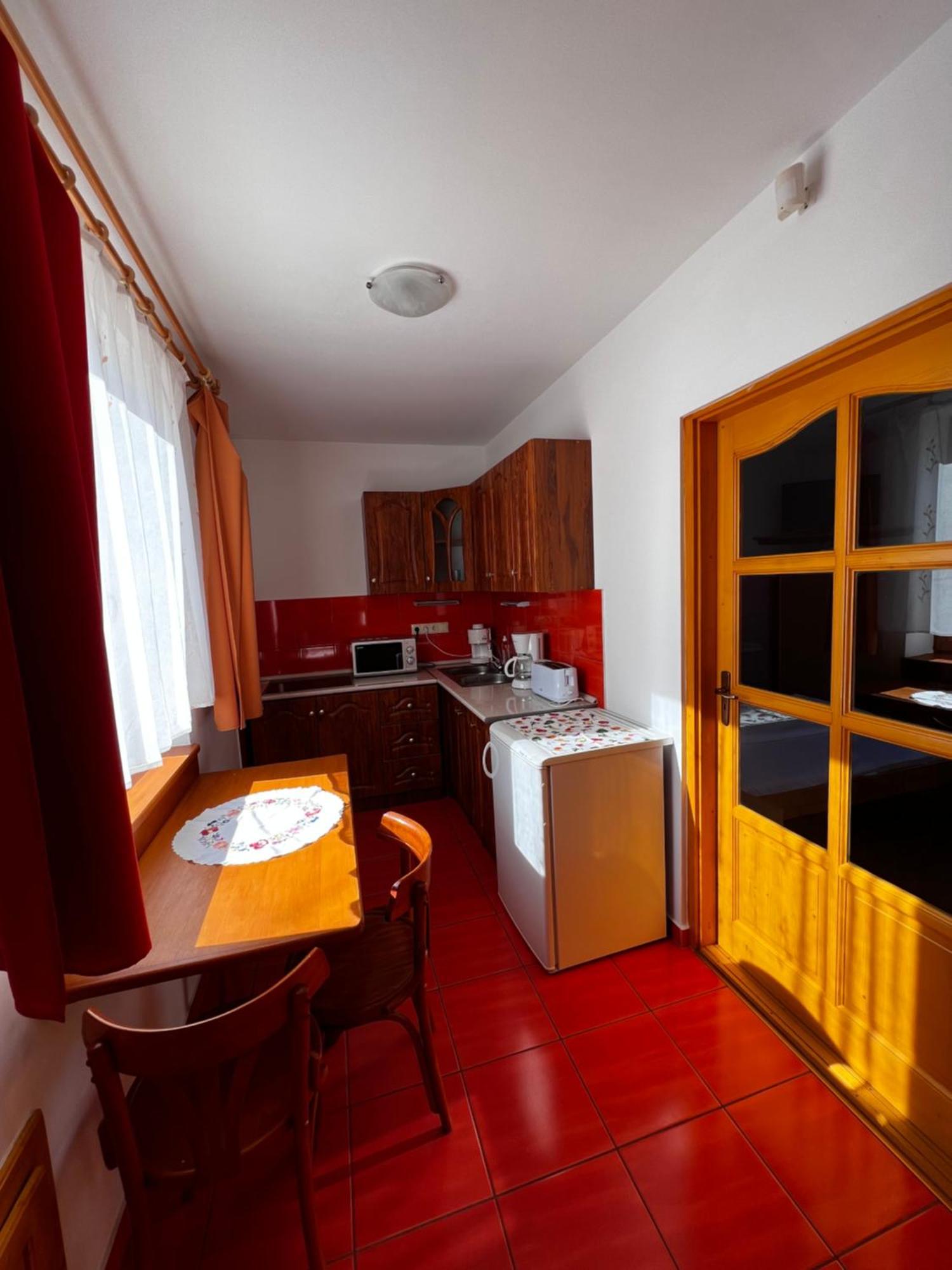 Aqua Thermal Soterapia Es Apartmanhaz Püspökladány Bagian luar foto