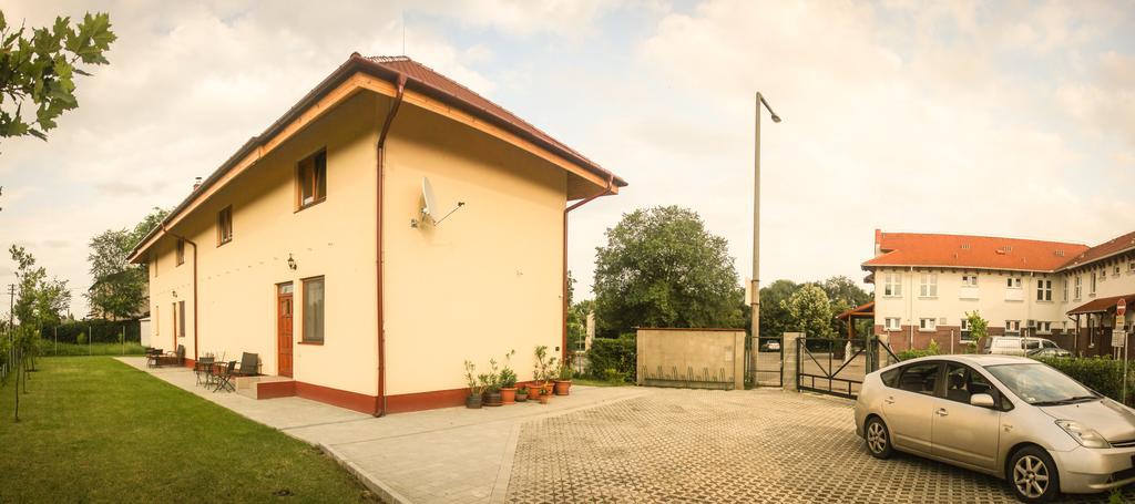 Aqua Thermal Soterapia Es Apartmanhaz Püspökladány Bagian luar foto